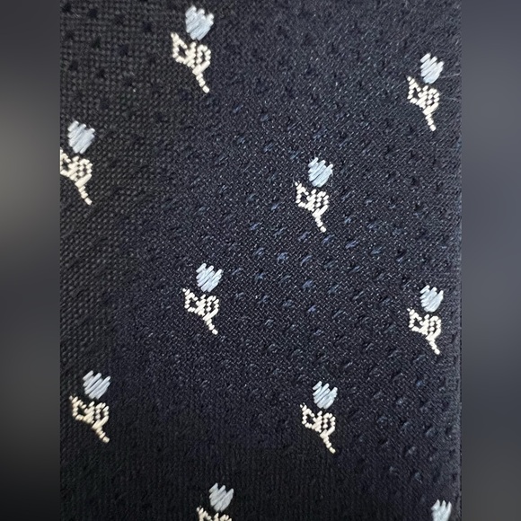 NEW $115 HUGO BOSS Men's Navy Blue Floral Print Made in Italy 100% Silk Tie - Picture 10 of 13